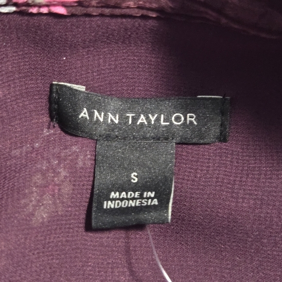 Ann Taylor Womens Burgundy Floral Ruffle Neck Shirred Chiffon Blouse Size Small - Picture 9 of 10